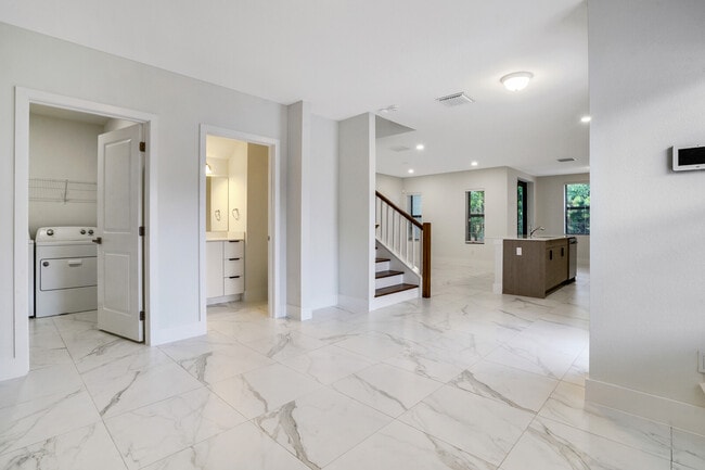 Building Photo - 352 Bella Sol Way
