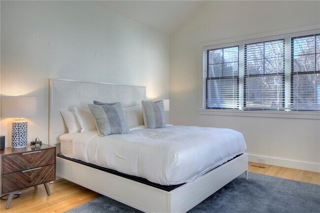 Building Photo - 766 Indian Ave