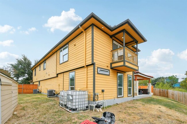 Building Photo - 18205 Great Falls Dr