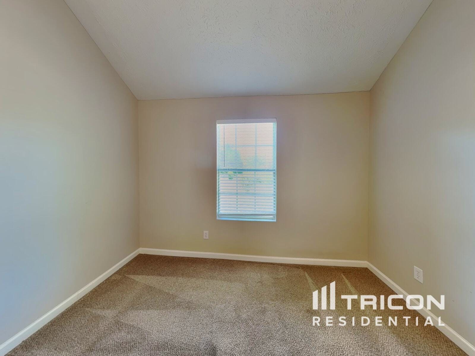 Building Photo - 734 Trickle Ln