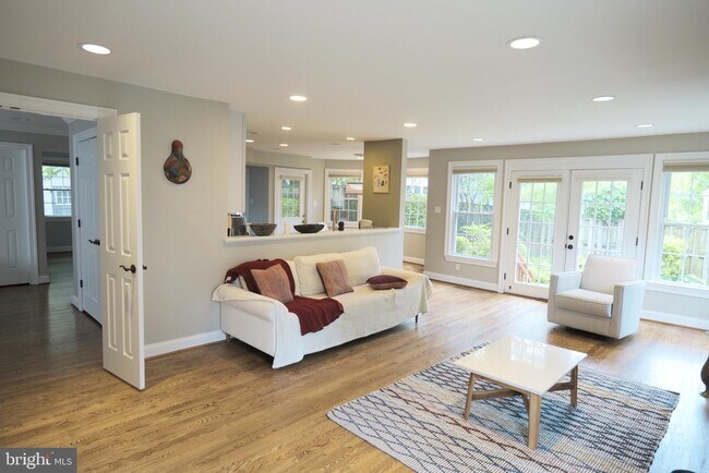 Building Photo - 4536 Fairfield Dr