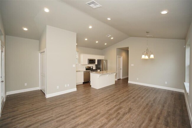 Building Photo - 1133 4th St