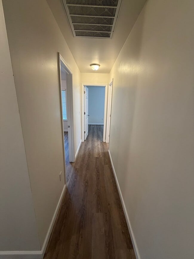 Building Photo - Sanger home