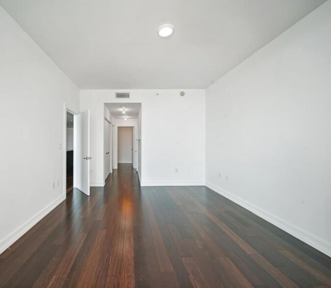 Building Photo - 900 Biscayne Blvd