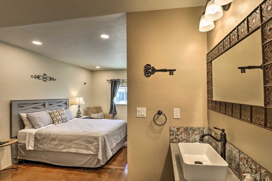Building Photo - 4859 S Lincoln Ridge Dr