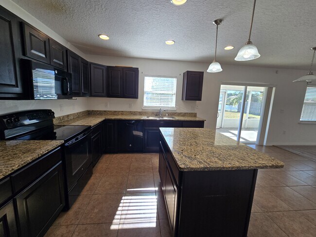 Building Photo - 127 Cedar Cir Dr