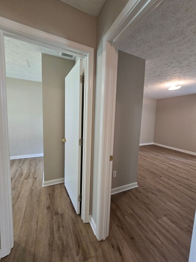 Building Photo - FOR RENT! Jeffersontown! 3 Bedrooms, 2 Full Bathrooms. $1,599/month. NEWer Paint, NEWer Hardwood ...