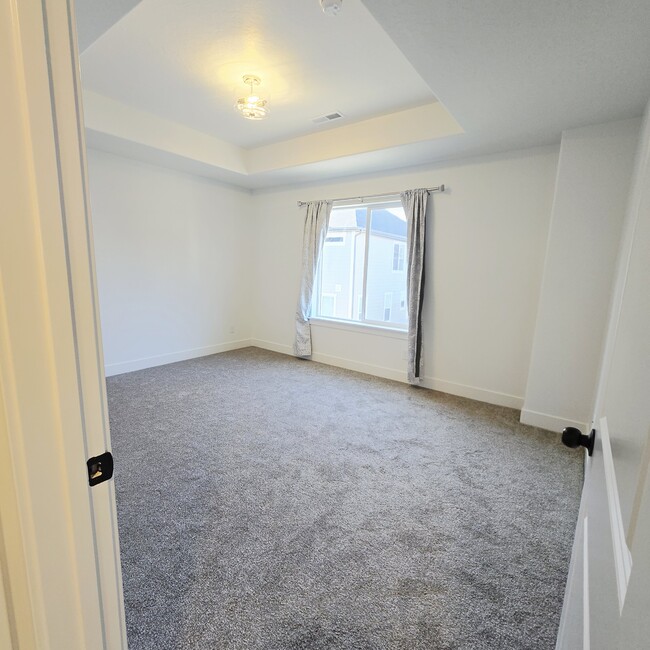 Building Photo - 4022 1100 N