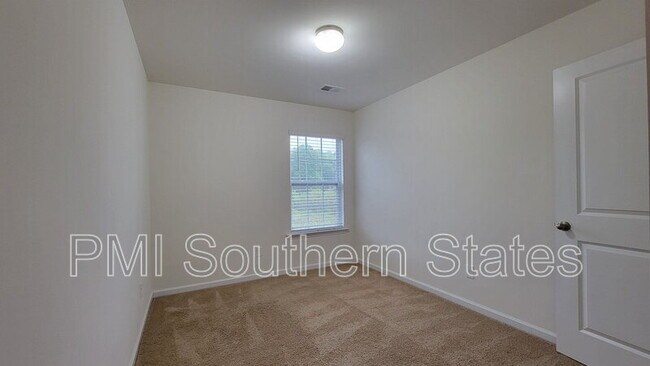 Building Photo - 31 Moorlyn Ln