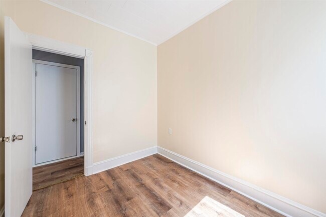 Building Photo - 816 20th St