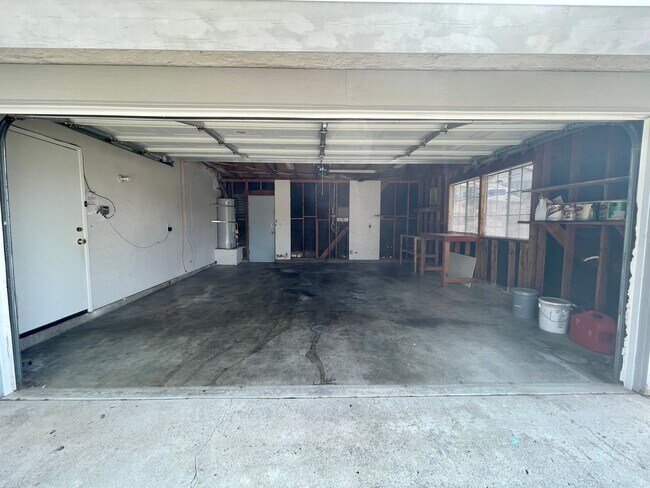 Building Photo - 1008 Bridle Path Way