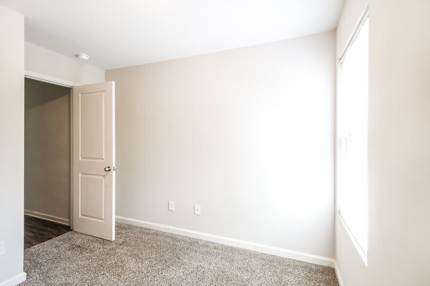 Building Photo - 2745 Marlin Dr