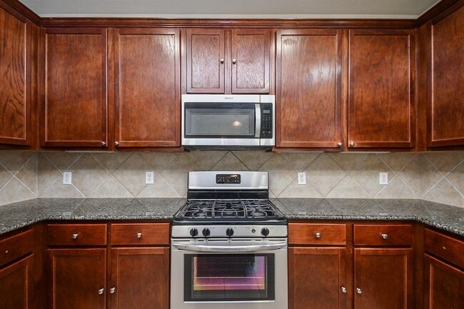 Building Photo - 6706 Nicecrest Dr