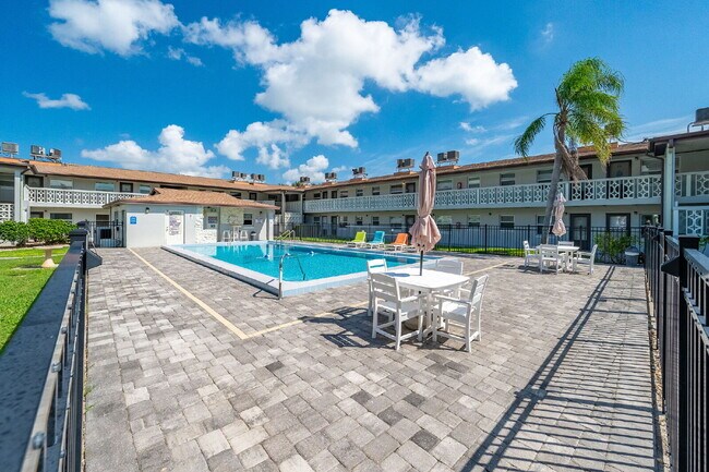 Building Photo - Updated 1 bedroom condo near the river!