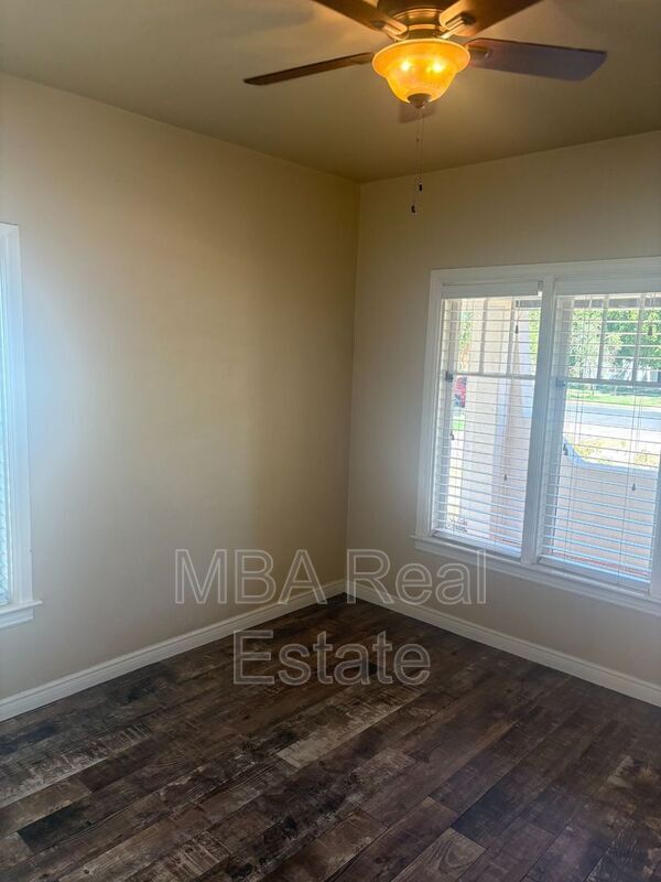 Building Photo - 1533 W Willetta St