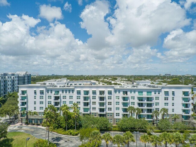 Building Photo - 2401 NE 65th St