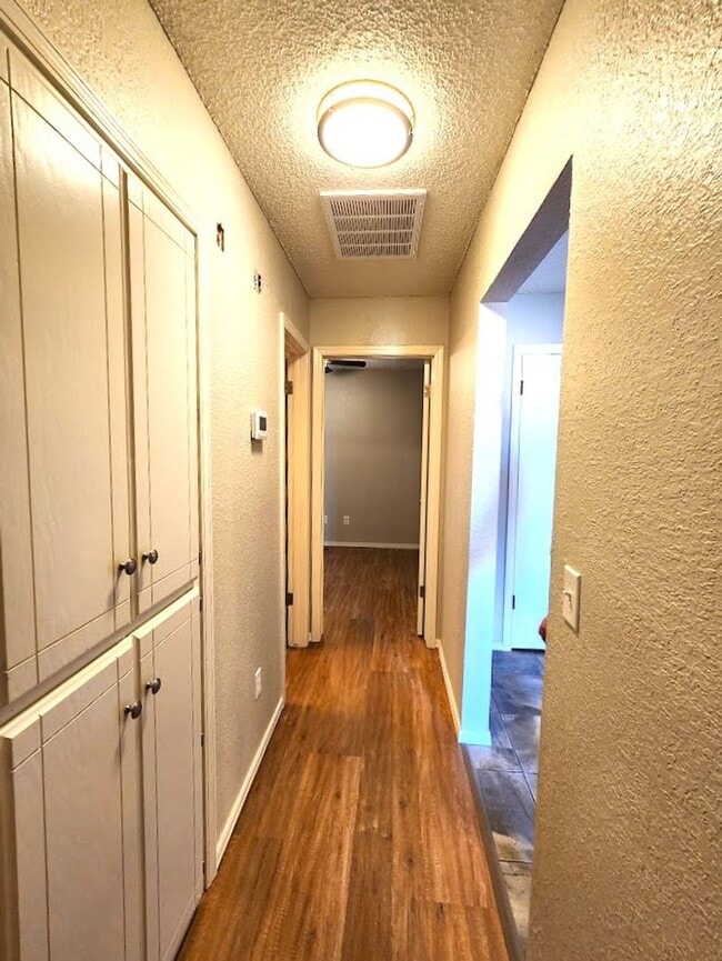 Building Photo - 3 Bed 2 Bath Home-Choctaw Trails Sec I Addition