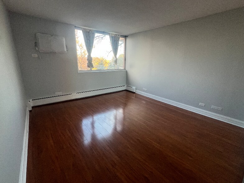 Building Photo - 2200 S Stewart Ave