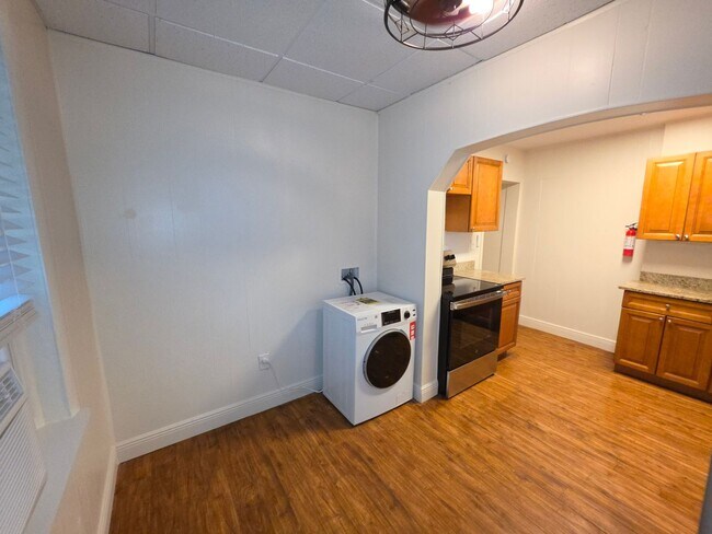 Building Photo - 202 Luella Ct