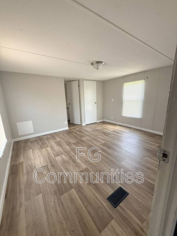 Building Photo - 101 Ray Cir