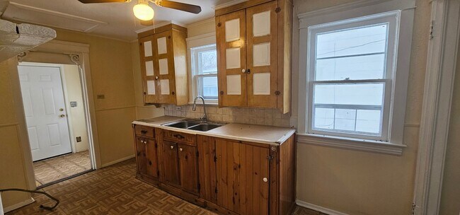 Building Photo - 3 Bed 1 Bath Single Family Home