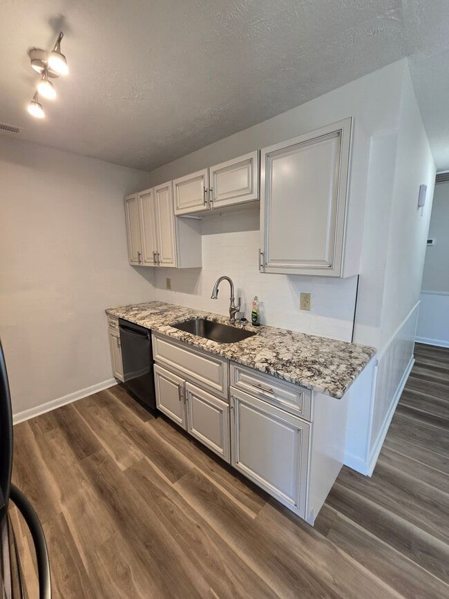 Building Photo - 607 Kellam Cir