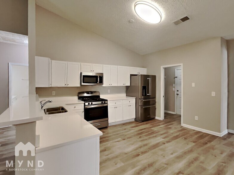 Building Photo - 8315 Somerset Way