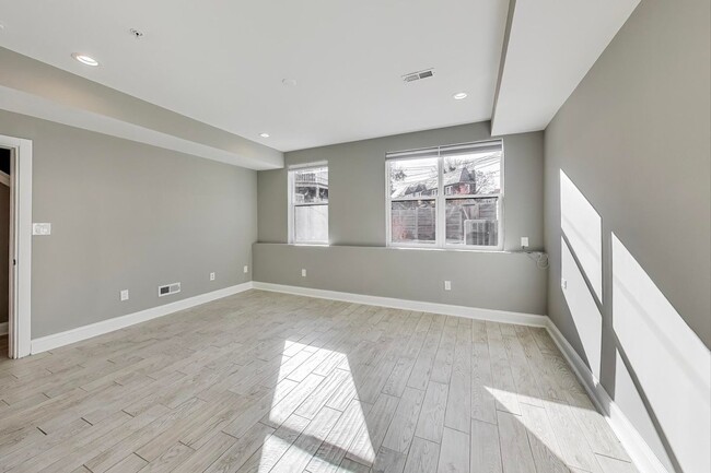 Building Photo - 1813 D St NE