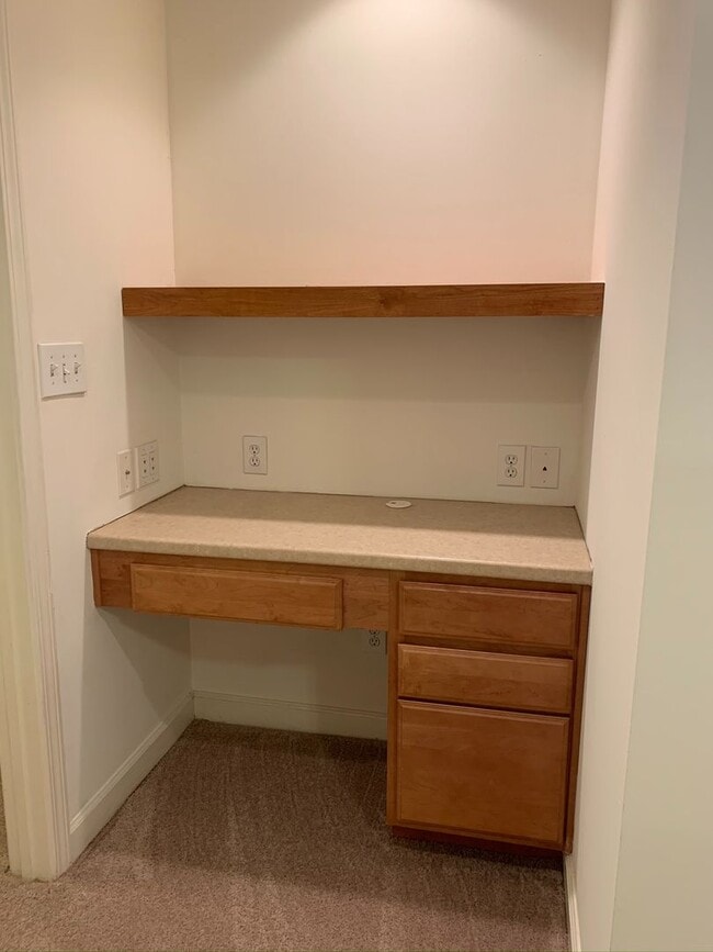 Building Photo - 205 Clusters Cir