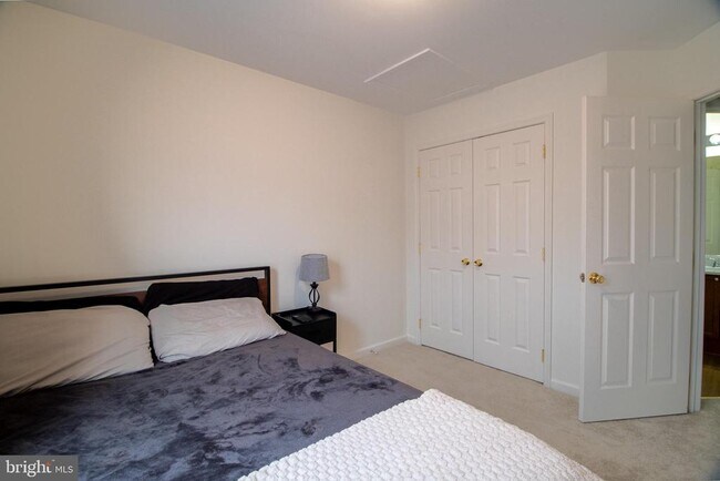 Building Photo - 113 Aero St