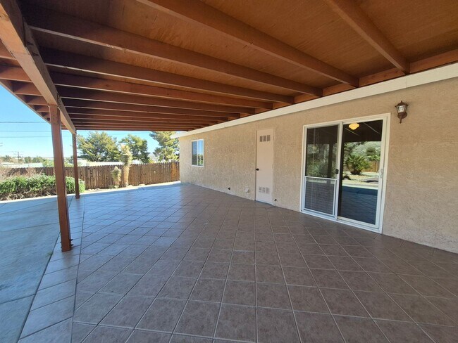 Building Photo - 3 bed/2 bath in Country Club Estates available now!