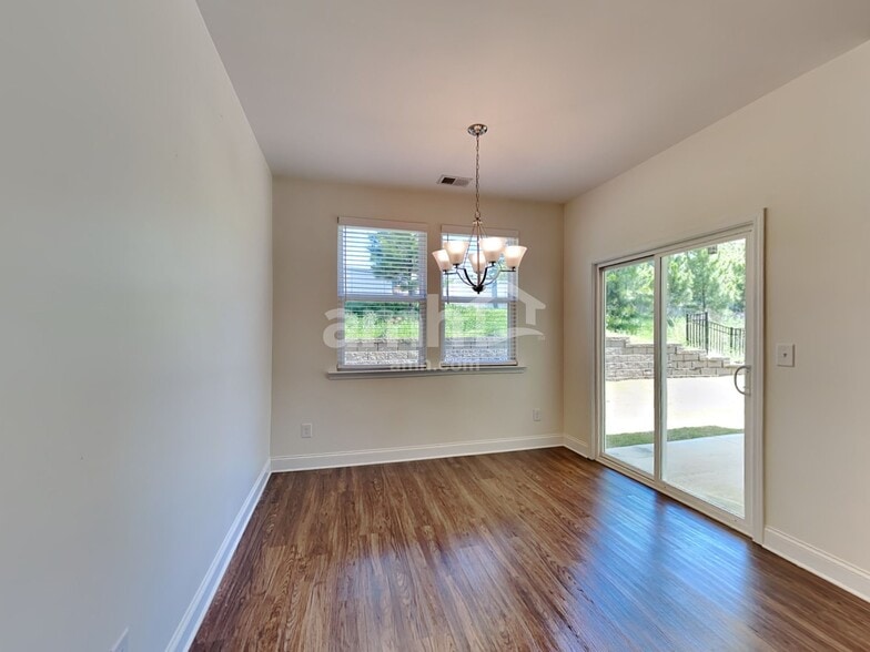 Building Photo - 248 Lake Vista Dr