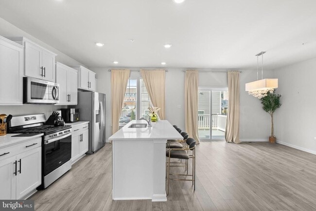 Building Photo - 9715 Summerton Dr