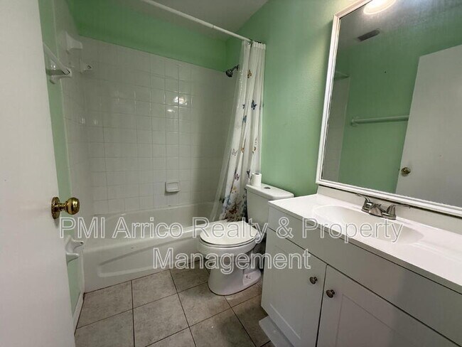 Building Photo - 2201 Fluorshire Dr