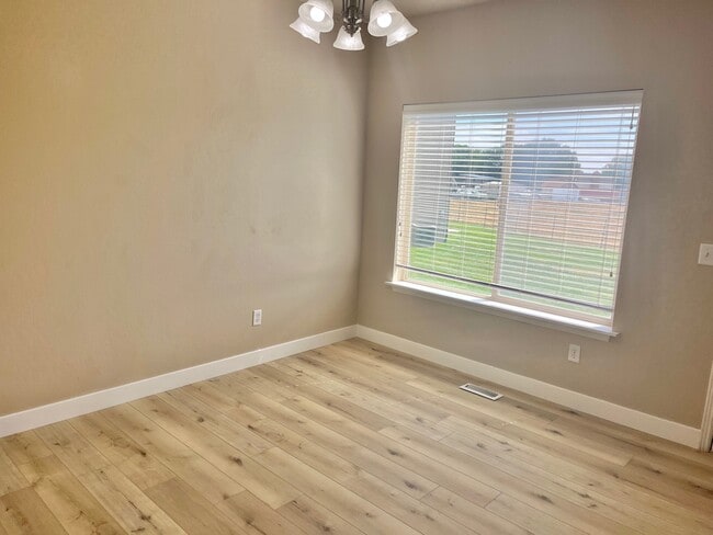 Building Photo - West Park Town House #55