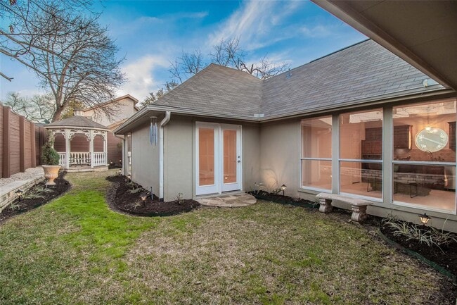 Building Photo - White Rock Highlands  4 bedrooms, 2.5 baths