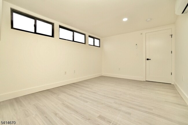 Building Photo - 536 Central Ave