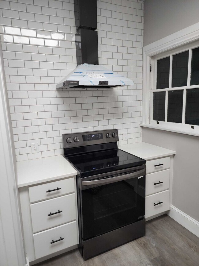 Building Photo - 226 E 16th Ave