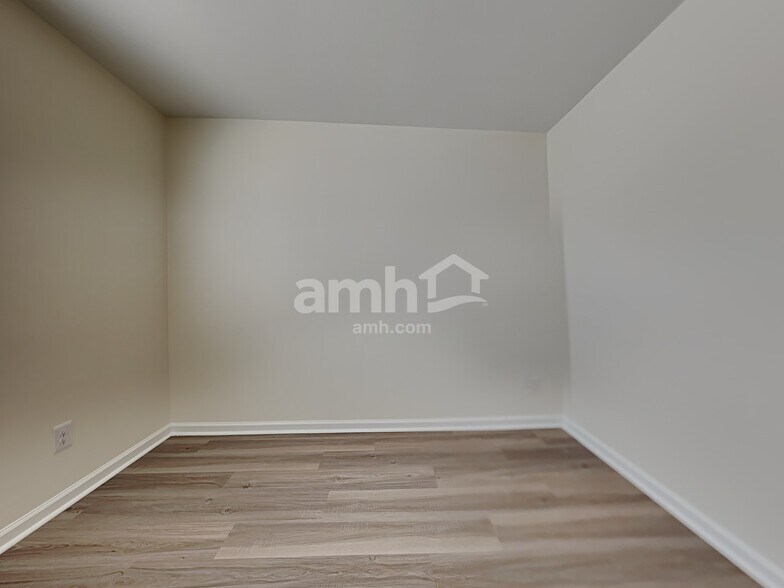 Building Photo - 1325 John Swann St