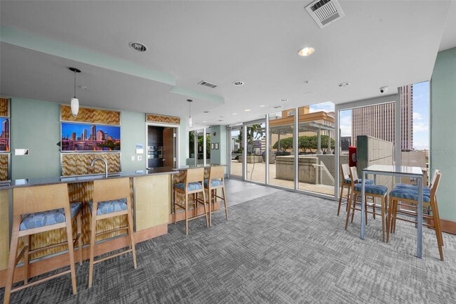 Building Photo - 777 N Ashley Dr