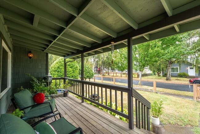 Building Photo - COME HOME TO THIS THREE BEDROOM CHARMER