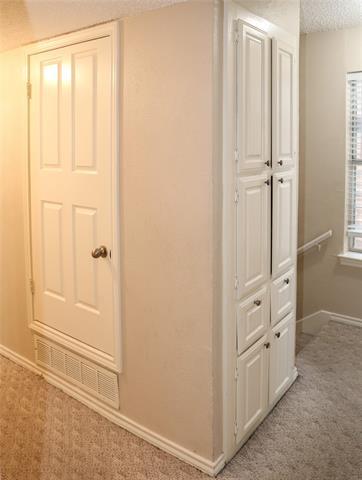 Building Photo - 916 Cedar Terrace