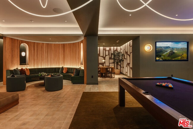 Building Photo - 700 Broadway