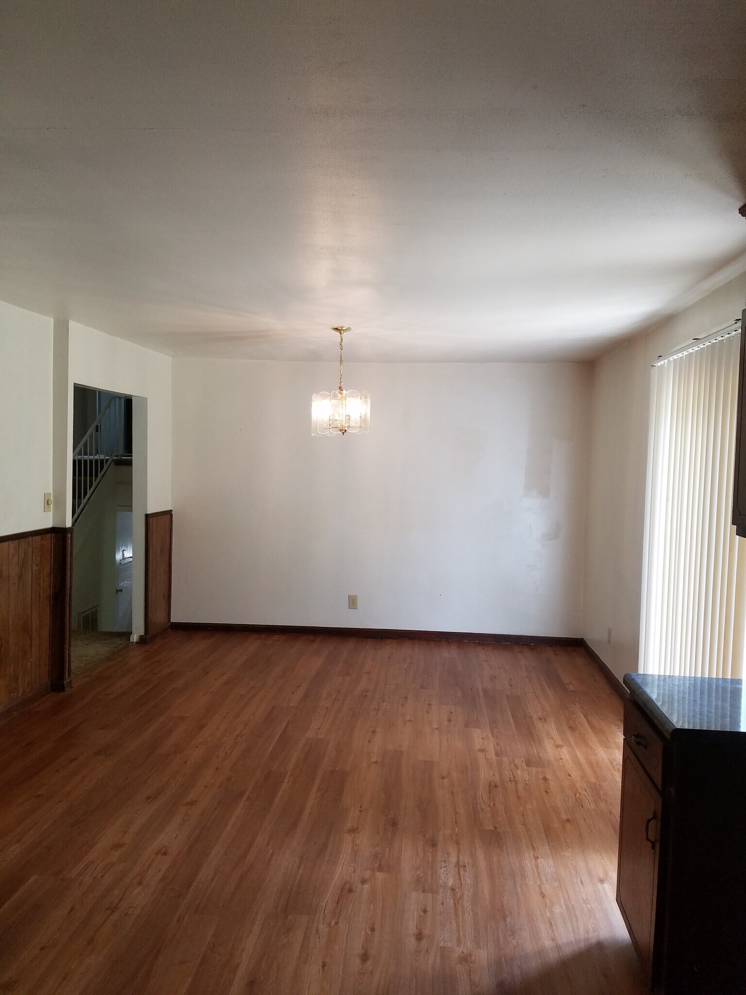 Dining room - 1975 Thomas Drive