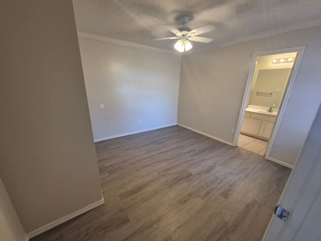 Building Photo - 809 N Evanston Ave