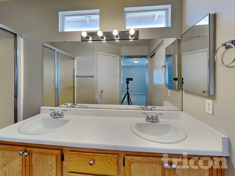 Building Photo - 5890 Autumn Harvest Ave