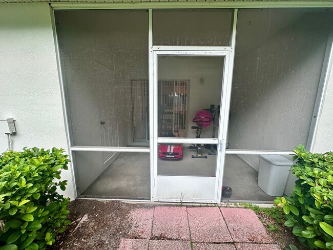 Building Photo - 12311 Kensington Lakes Dr