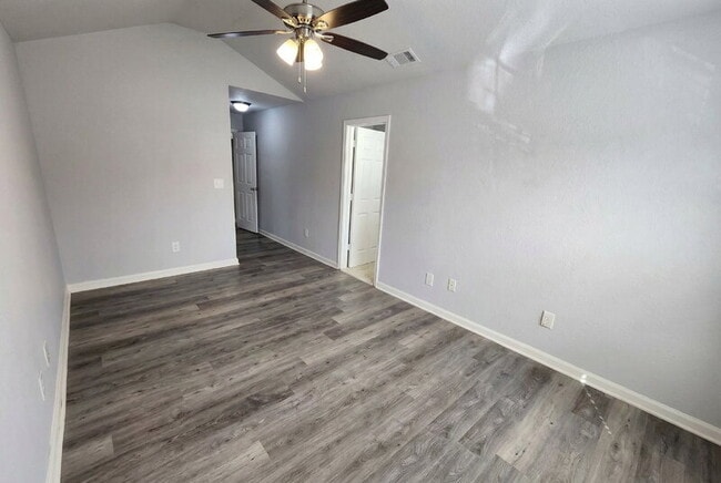 Building Photo - 385 Brookview Dr