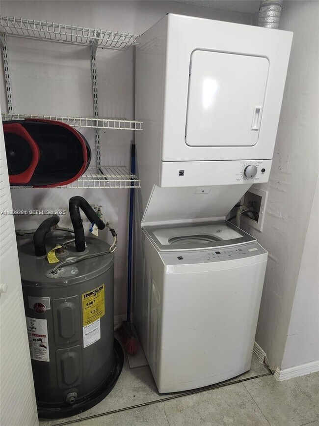 Building Photo - 665 NW 85th Pl