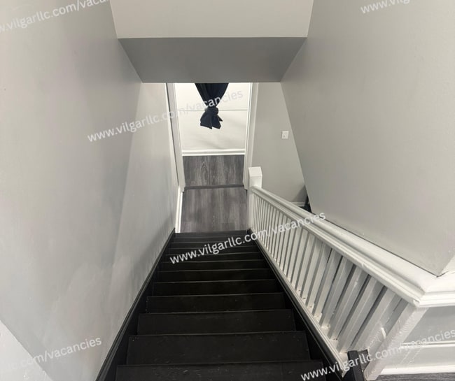 Building Photo - For Rent! 4 bedrooms , 2-full bath Home